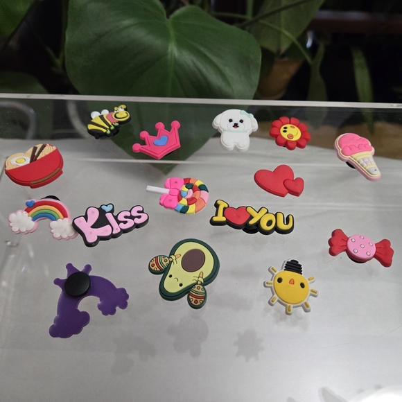 🖤5/$25🐝Girls Shoe Charms Crocs 15 Peice Random Spring Summer Collection - Picture 3 of 3